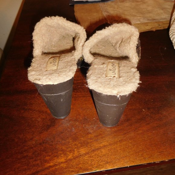 Clogs - Picture 3 of 4